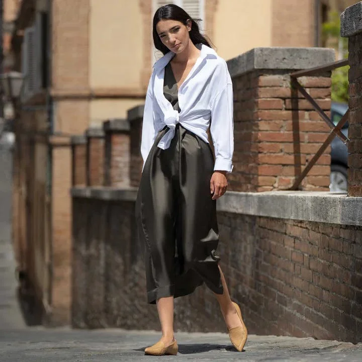 M.Gemi model wearing the brand's footwear
